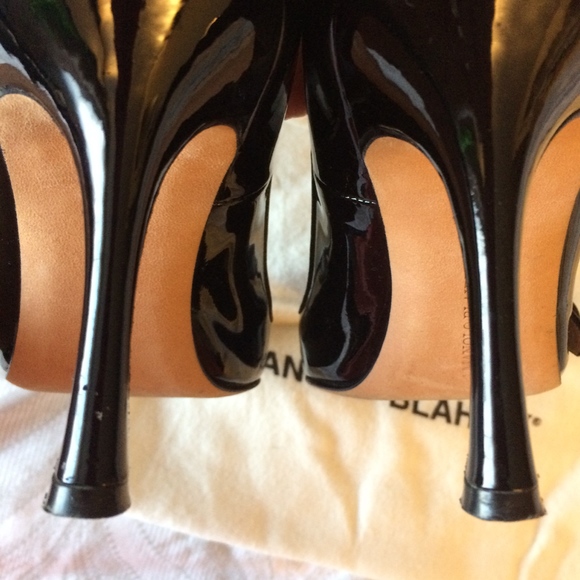 Manolo Blahnik Mary Jane Leather Shoes - Picture 4 of 6